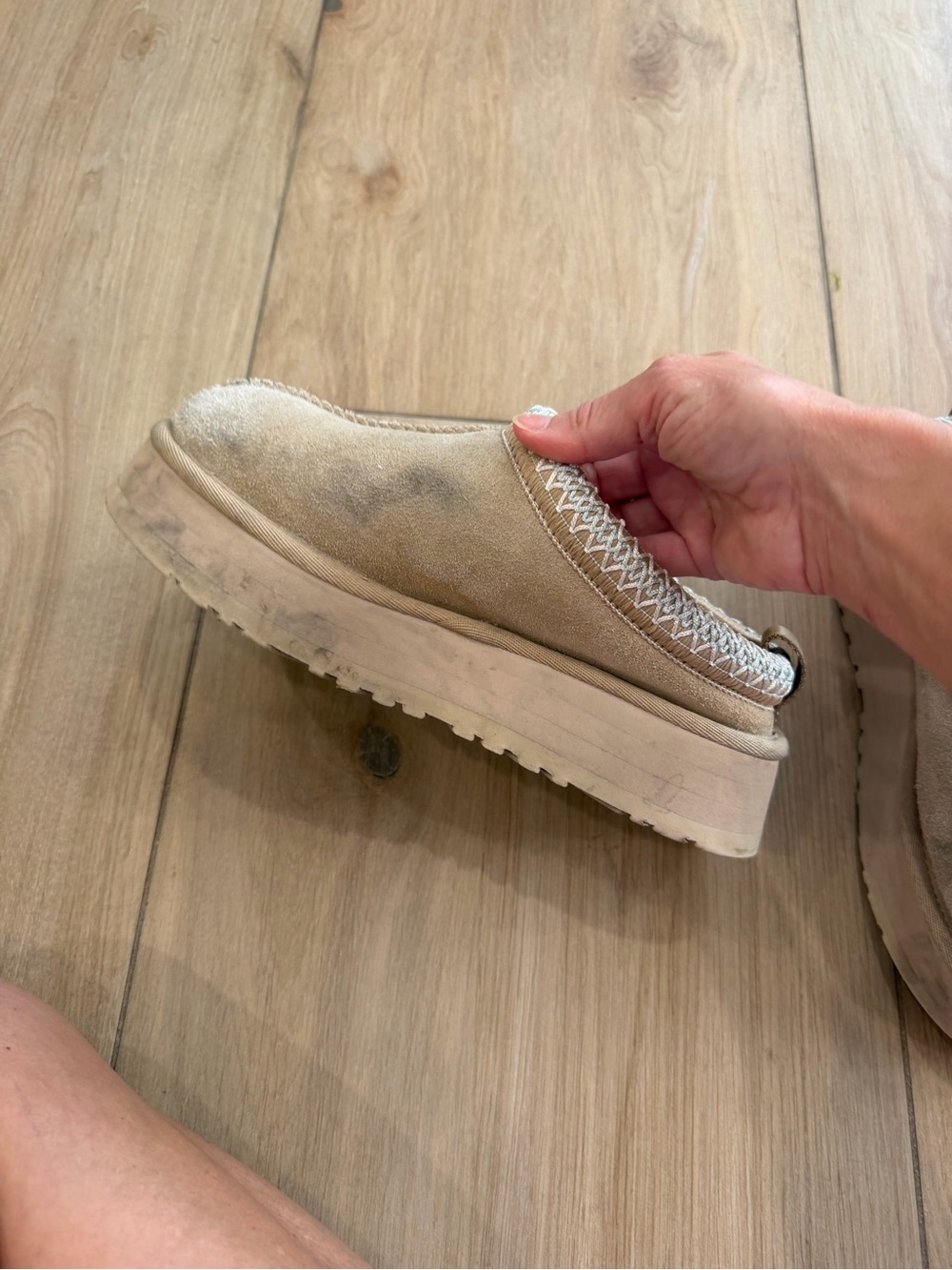 UGGS - Picture 8 of 12